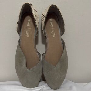Tom’s leather & Cow hair flat in size 9.5